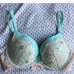 Beautiful Victoria's secret rhinestone pushup bra